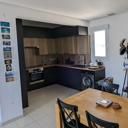 Luxury 2-bedroom Apt. With Seaview Apartment