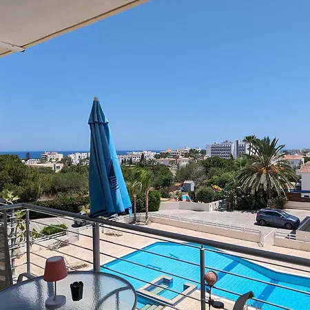 Luxury 2-bedroom Apt. With Seaview Apartment